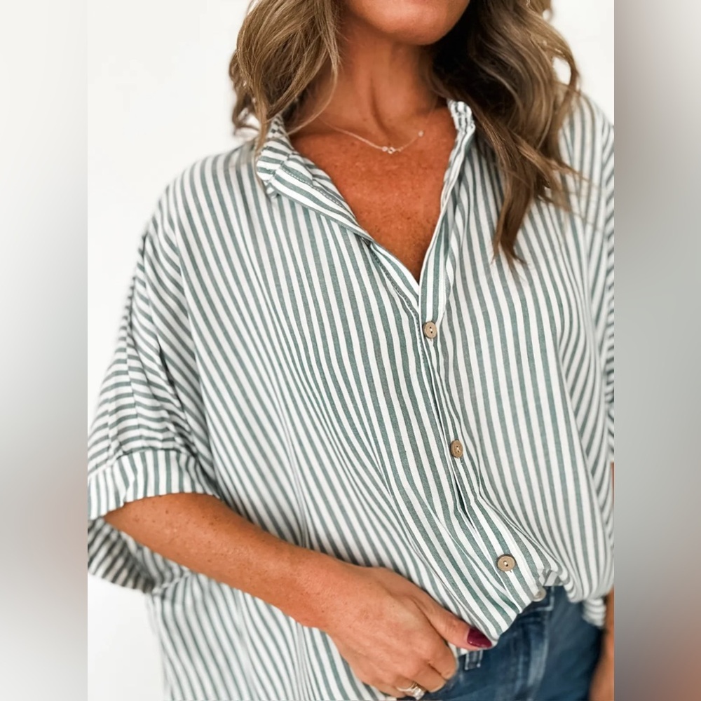 BUTTON UP OVERSIZED STRIPED SHORT SLEEVE TOP IN WHITE AND GREEN SIZE SMALL - Picture 3 of 16